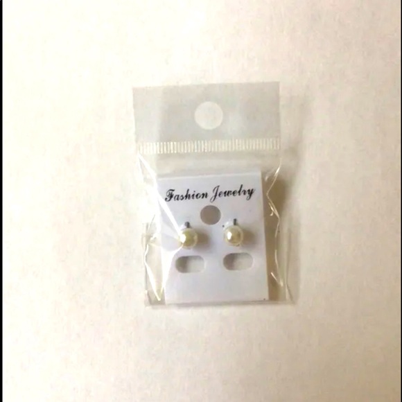 Pretty Pearl Earrings - Picture 1 of 1